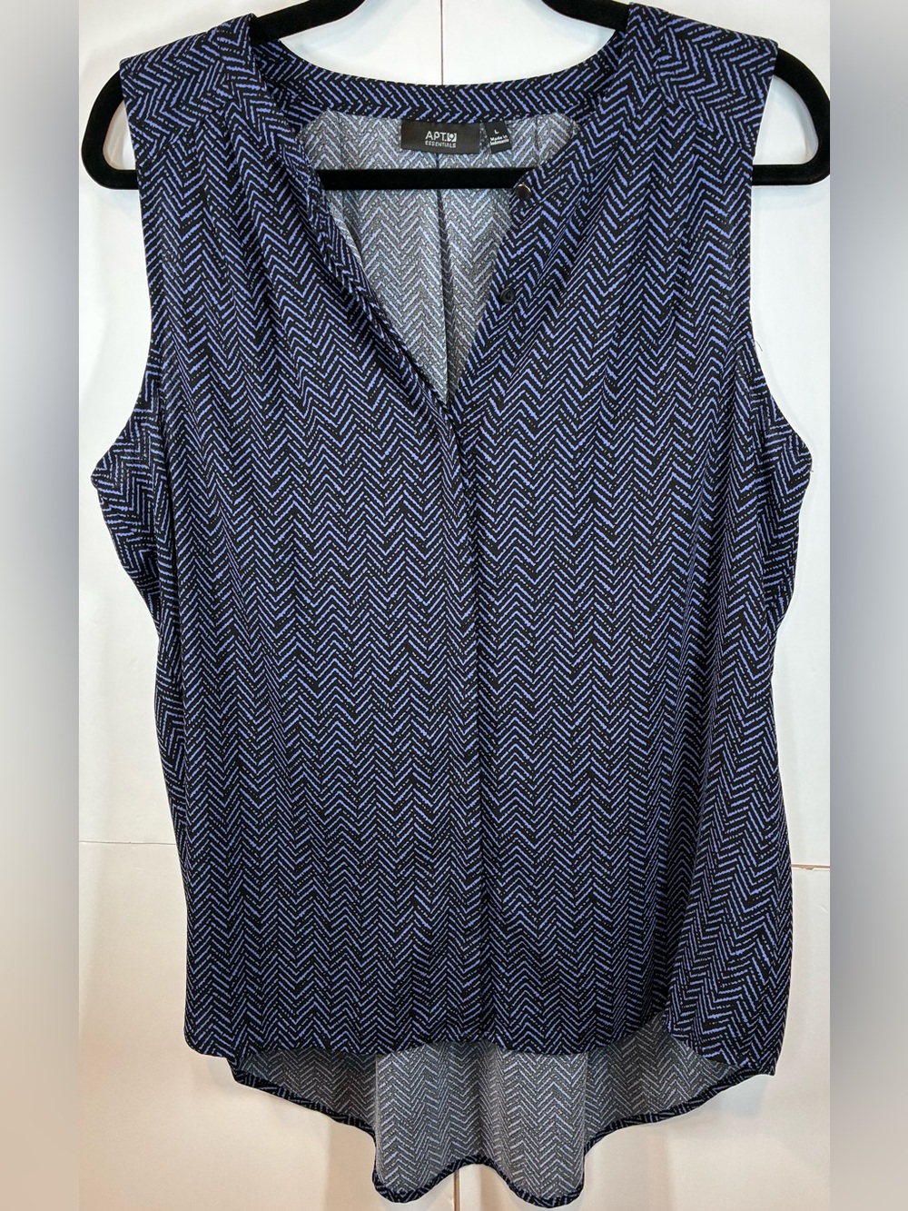 Apt. 9 Essentials Sleeveless Chevron Print Blouse Women's Large Black Blue